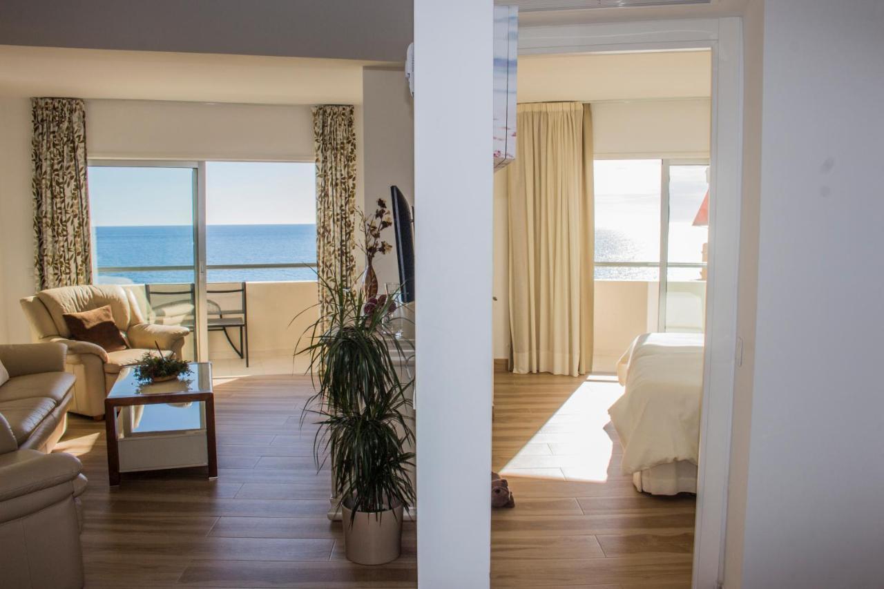 Beachfront Apartment In Fuengirola With Sea Views Kültér fotó