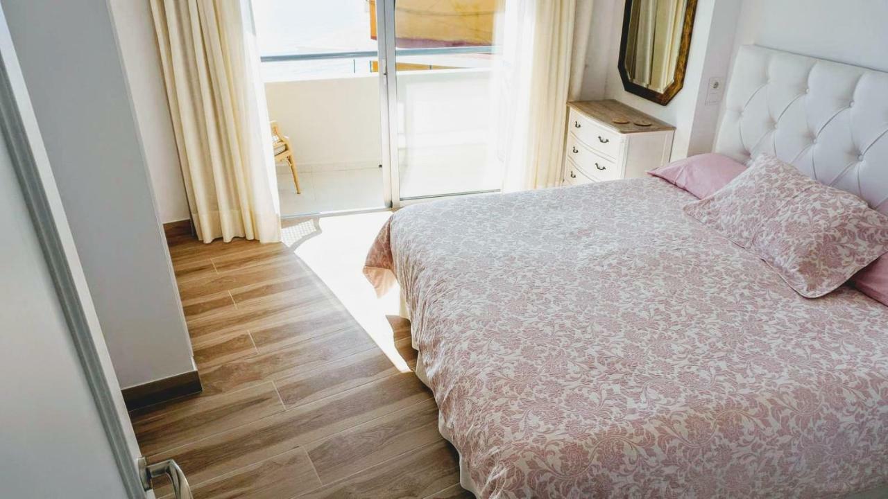 Beachfront Apartment In Fuengirola With Sea Views Kültér fotó