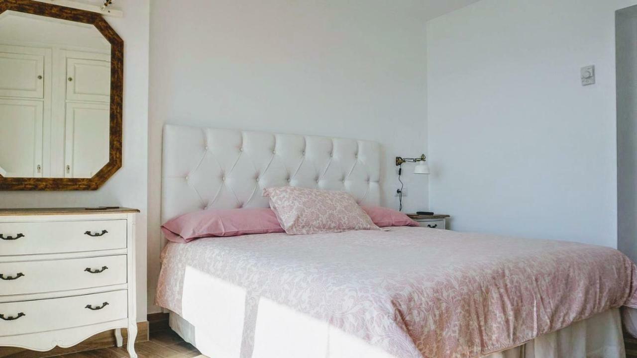 Beachfront Apartment In Fuengirola With Sea Views Kültér fotó